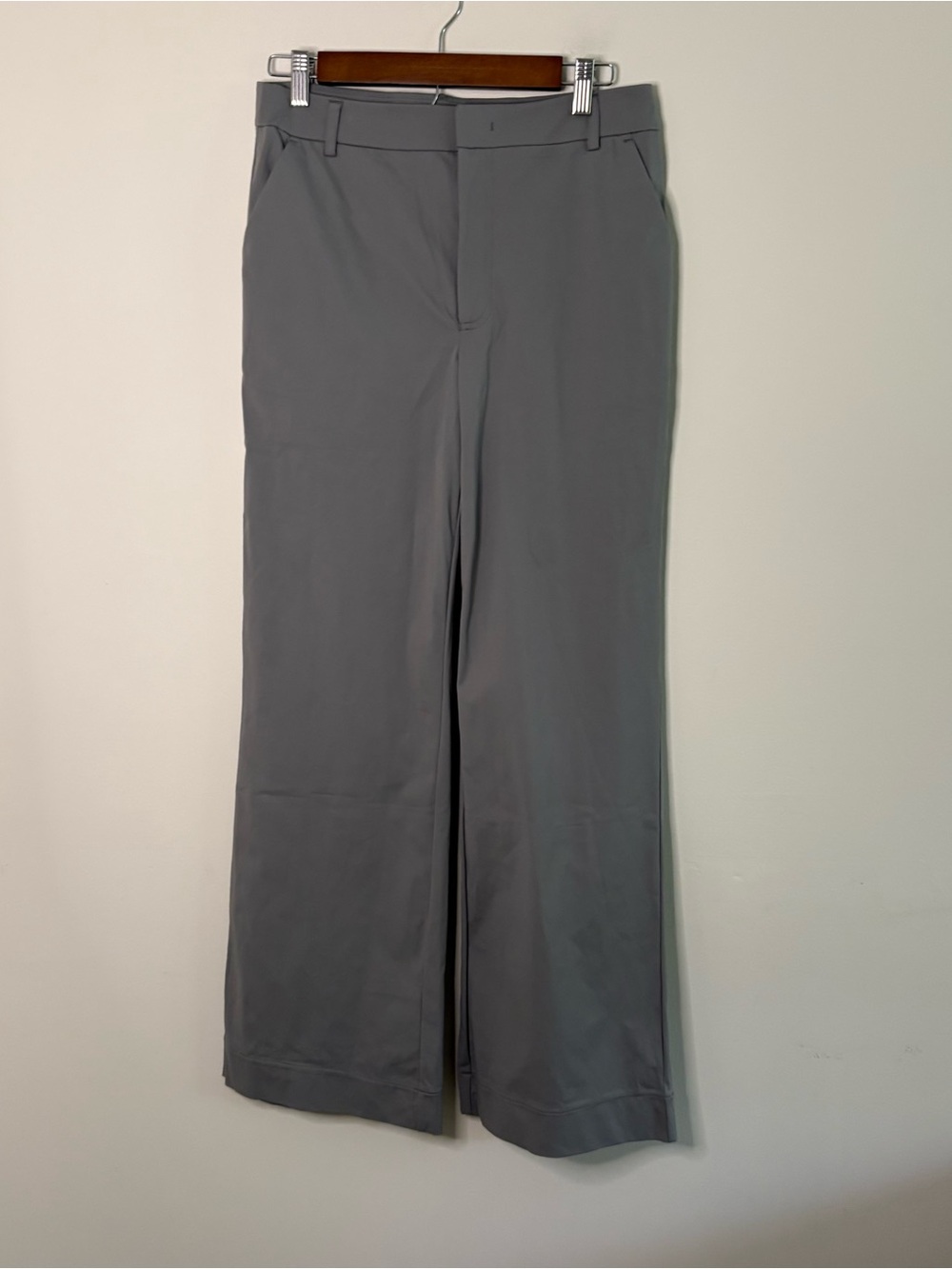 NWT Halara Women’s Medium Regular Grey Straight Leg Pants Leisure Neutral Work